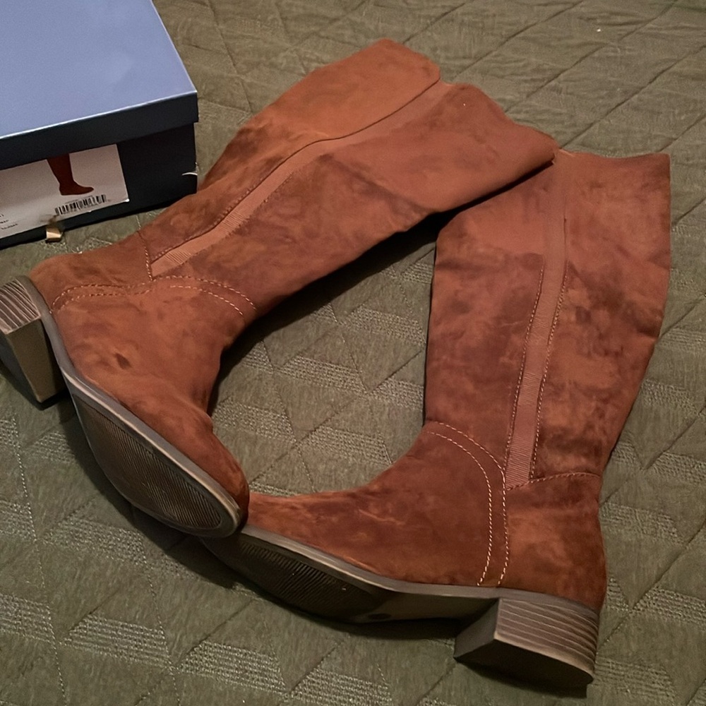 Suede boots